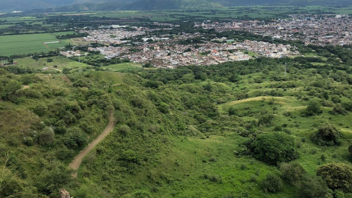 Socializan proyecto de placa huella en el sector El Derrumbado y anuncian ocho intervenciones más en zona rural de Buga