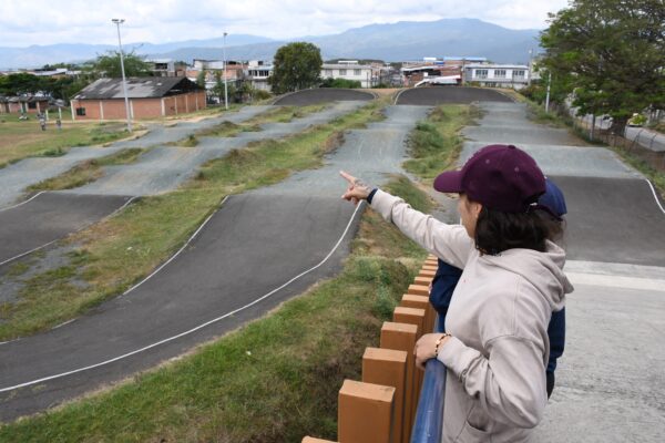 PISTA DE BMX FREESTYLE EN BUGA
